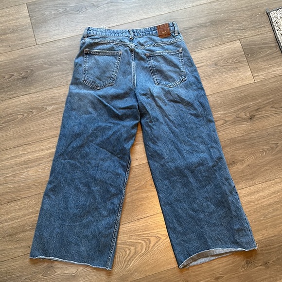 Zara wide leg cropped jeans. Super cute! - Picture 3 of 3